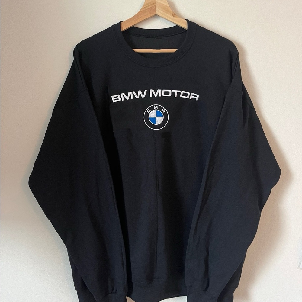 Black BMW Motor Logo Curve Sweatshirt, F1 Racing Auto Promo Crewneck